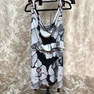 Adorable White House black market dress